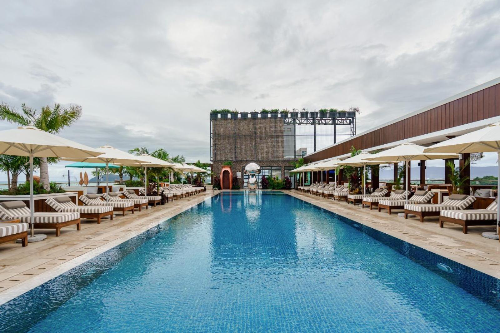 The Riyaz Lavanya Langkawi Pantai Cenang  Eksteriør bilde The rooftop pool at the hotel